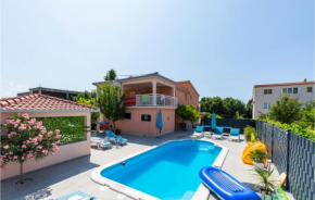 Гостиница Apartment Raduniceva VI  Каштел Камбеловац